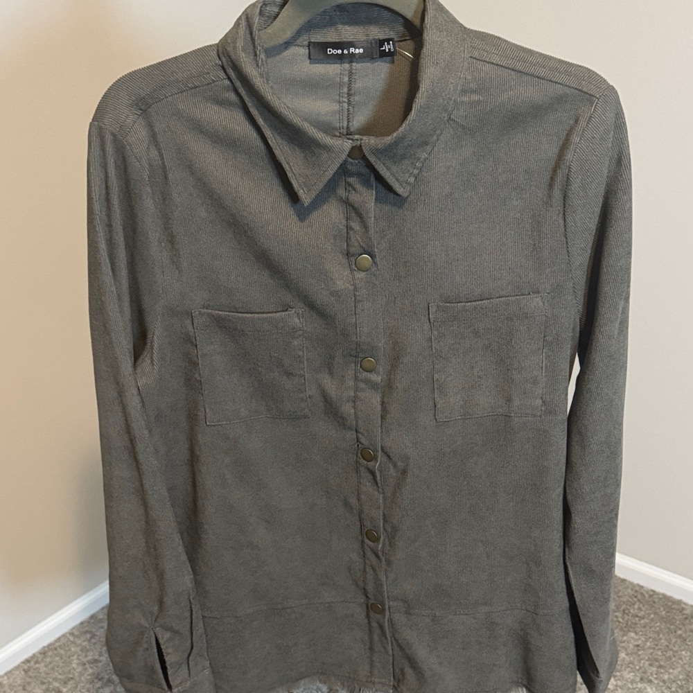 Doe & Rae Womens’s olive Button Down Shirt/Shacket
